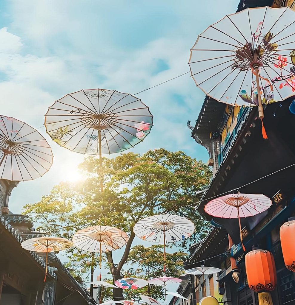 千镇一面：
文旅古镇的集体死亡游戏。